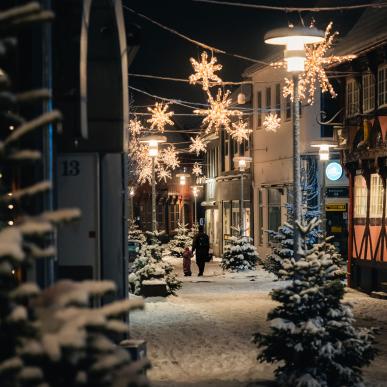 Mother and child in the street of Randers during Chirstmas